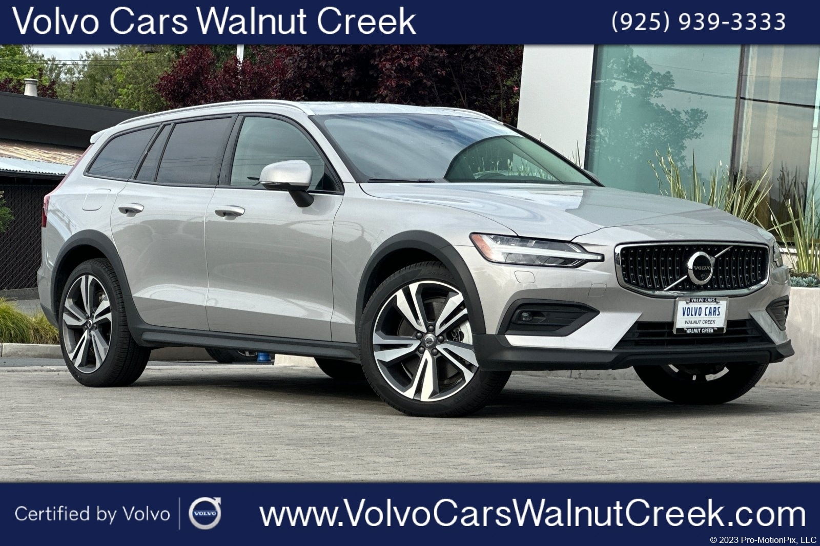 2025 Volvo V60 Cross Country B5 Plus photo 1