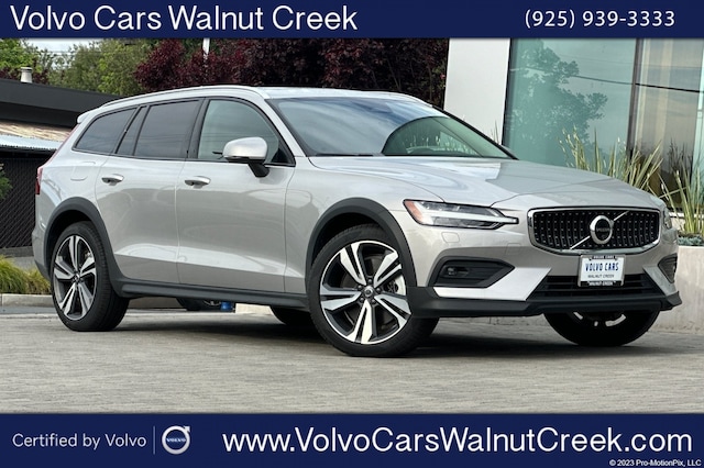 2025 Volvo V60 Cross Country B5 Plus Wagon