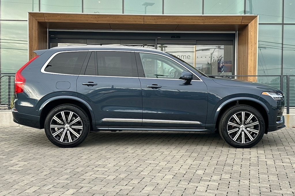 2025 Volvo XC90 Plus photo 2
