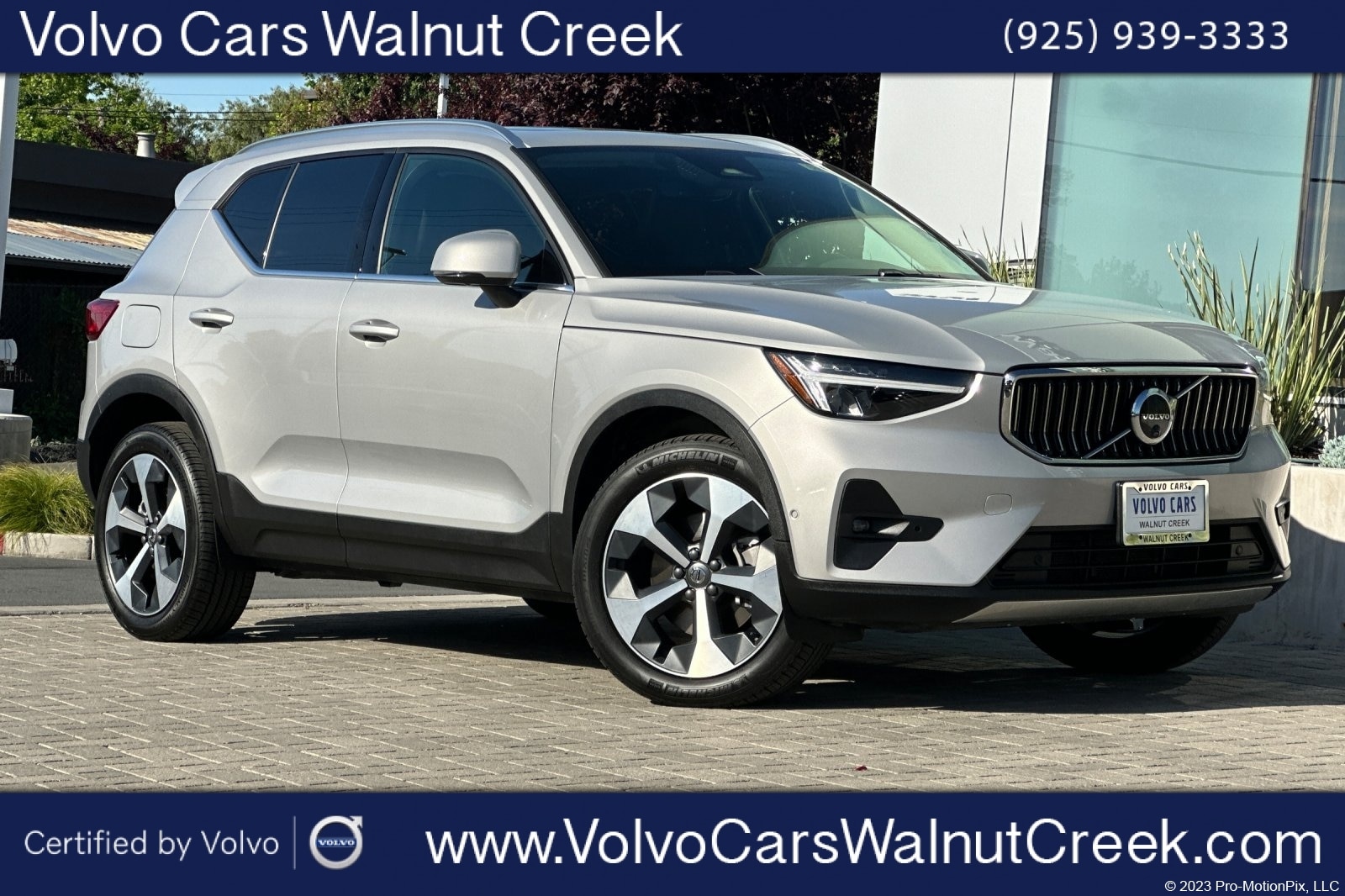 2025 Volvo XC40 B5 Plus Bright Theme photo 1