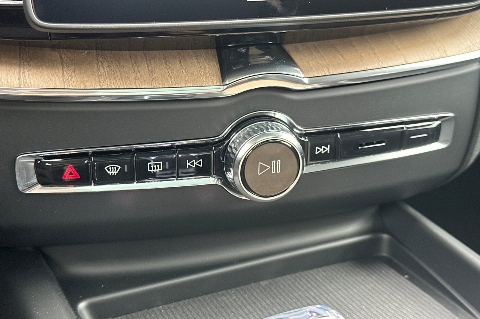 2026 Volvo XC60 Plus - Photo 21