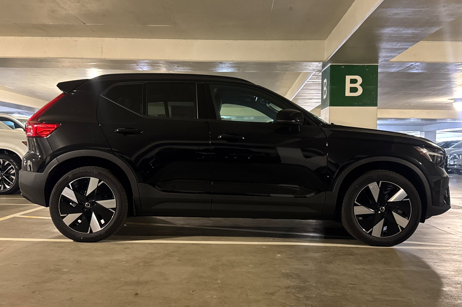 2025 Volvo EX40 Twin Motor Core photo 2