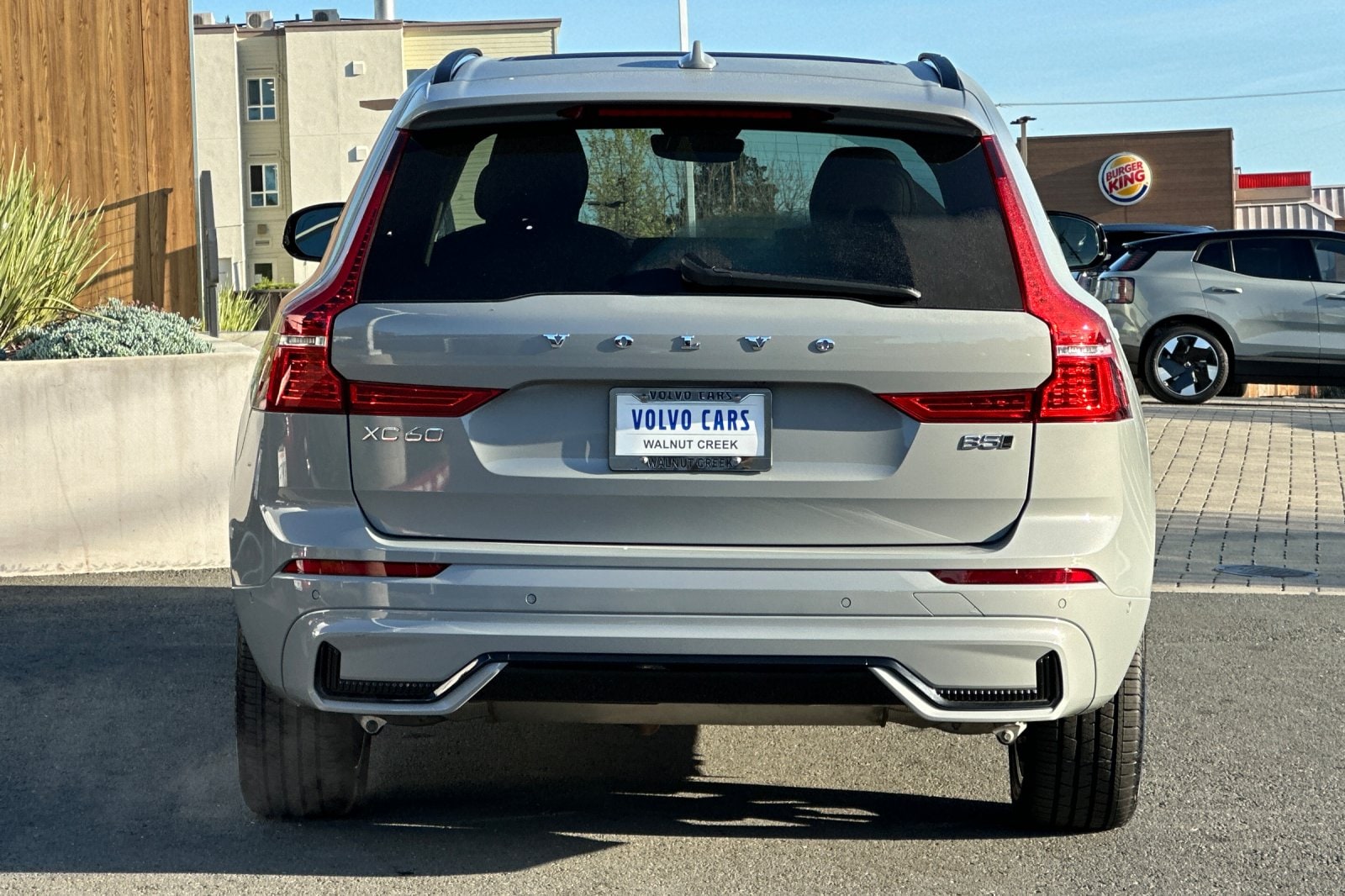 2025 Volvo XC60 B5 Plus photo 4