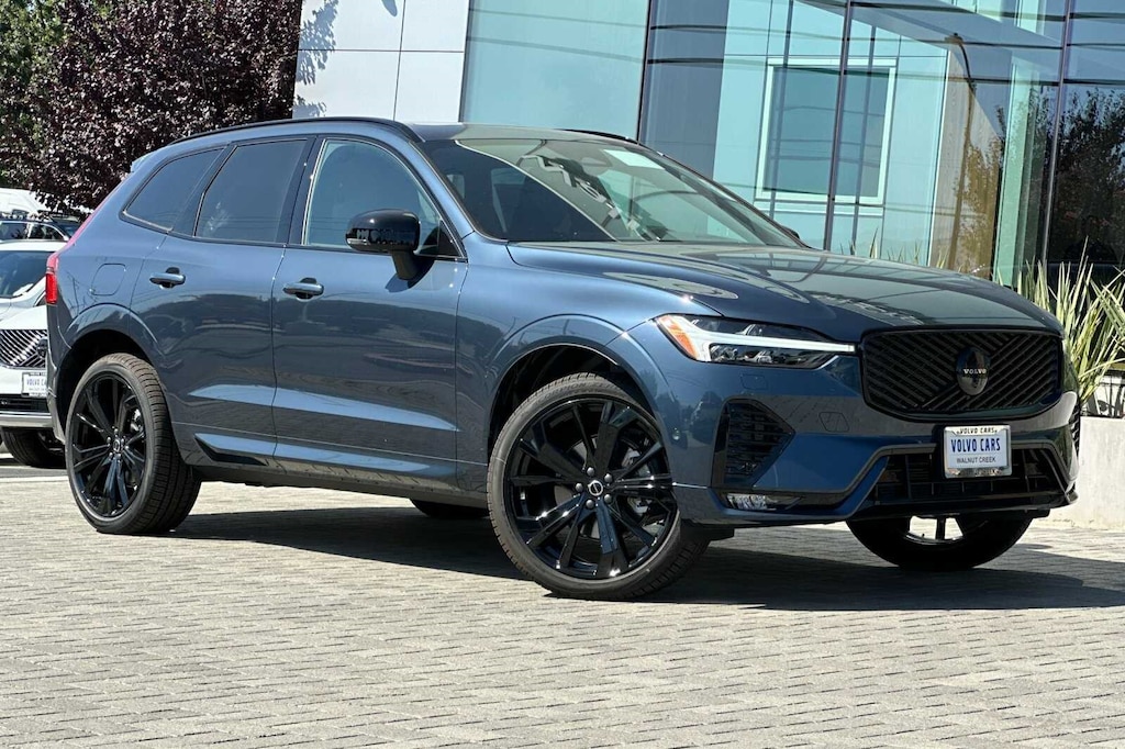 New 2026 Volvo XC60 B5 Ultra Black Edition SUV
