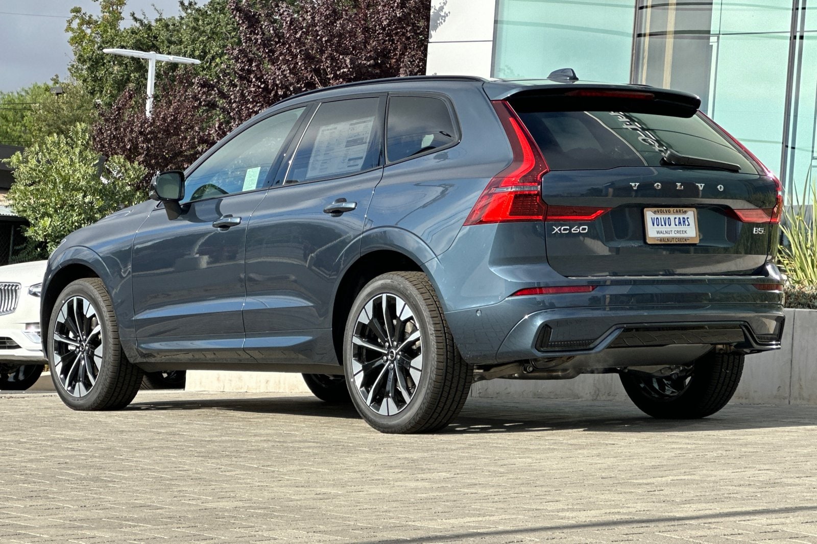 2026 Volvo XC60 Plus - Photo 6
