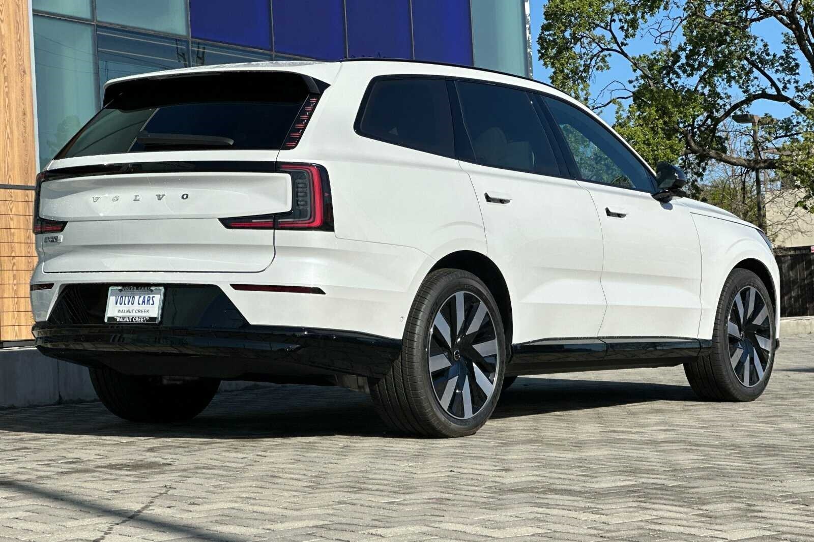 2025 Volvo EX90 Twin Motor Performance Ultra photo 3