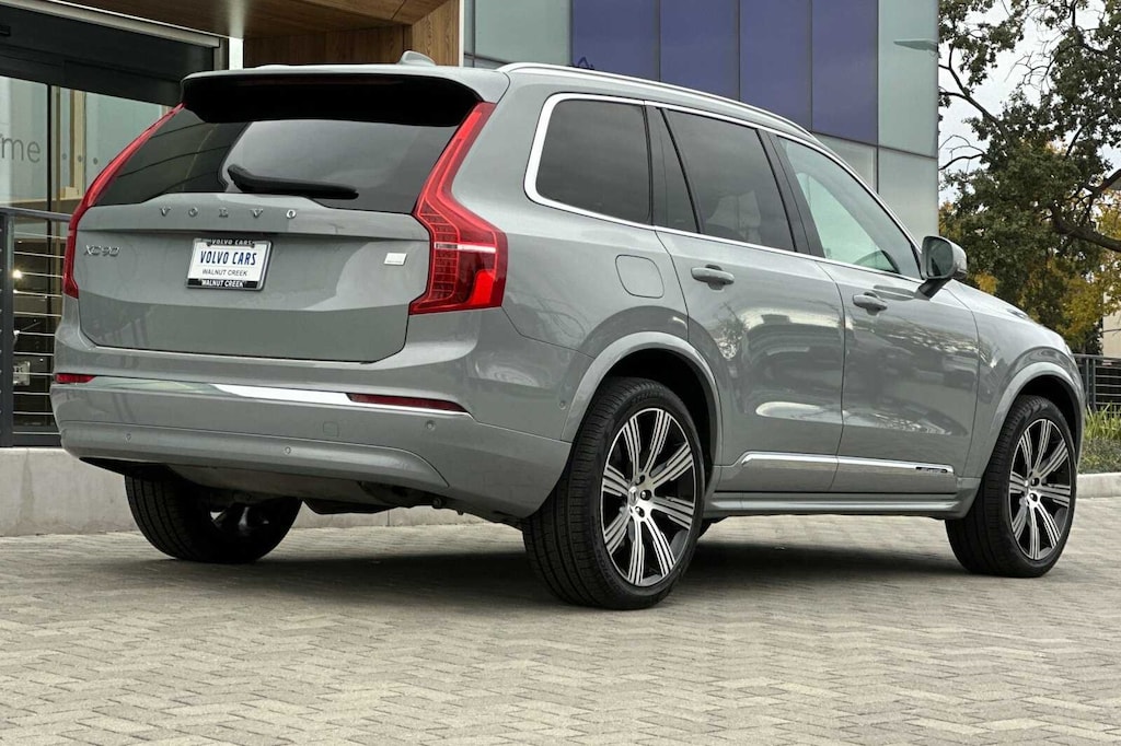 2024 Volvo XC90 T8 Plus photo 3