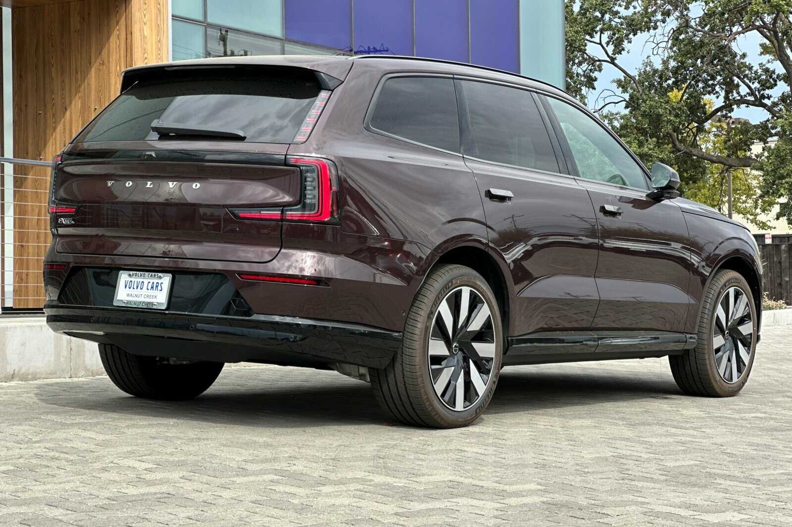 2025 Volvo EX90 Twin Motor Plus photo 2