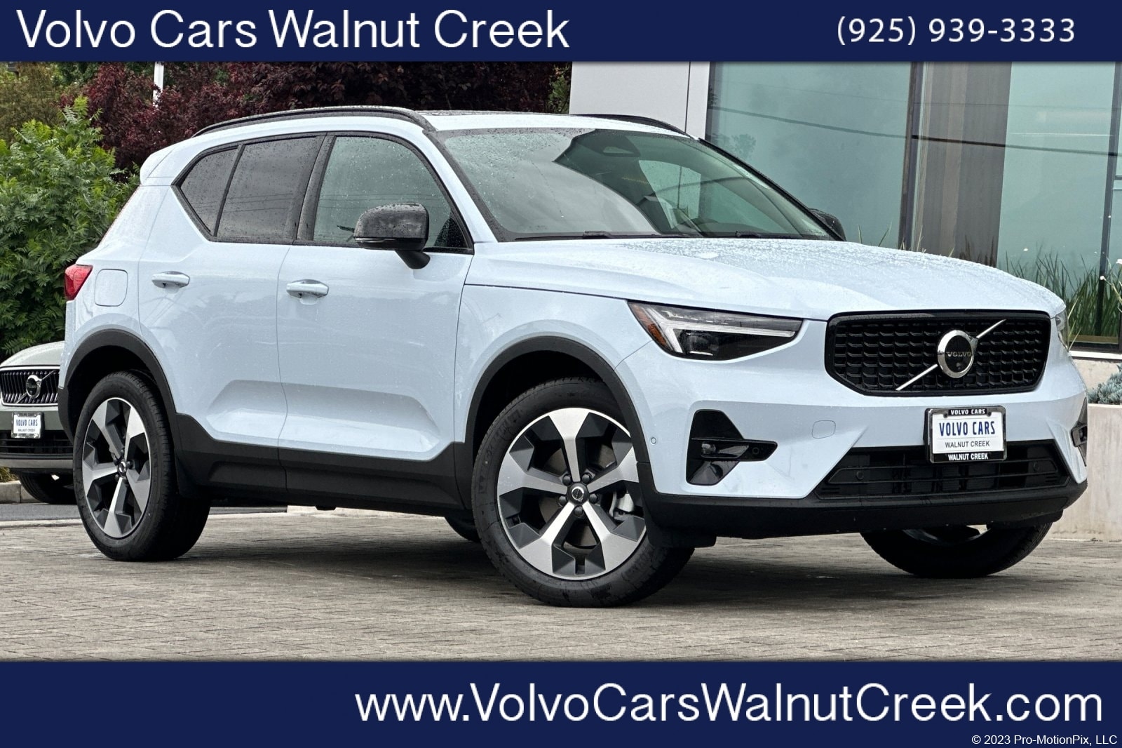 2026 Volvo XC40 B5 Plus Dark AWD's photo