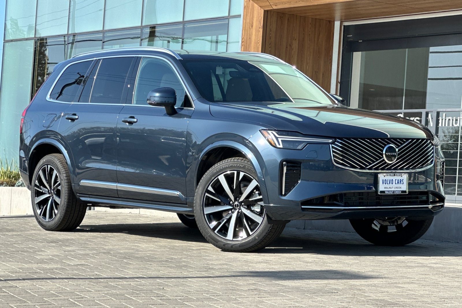 2025 Volvo XC90 Core - Photo 2