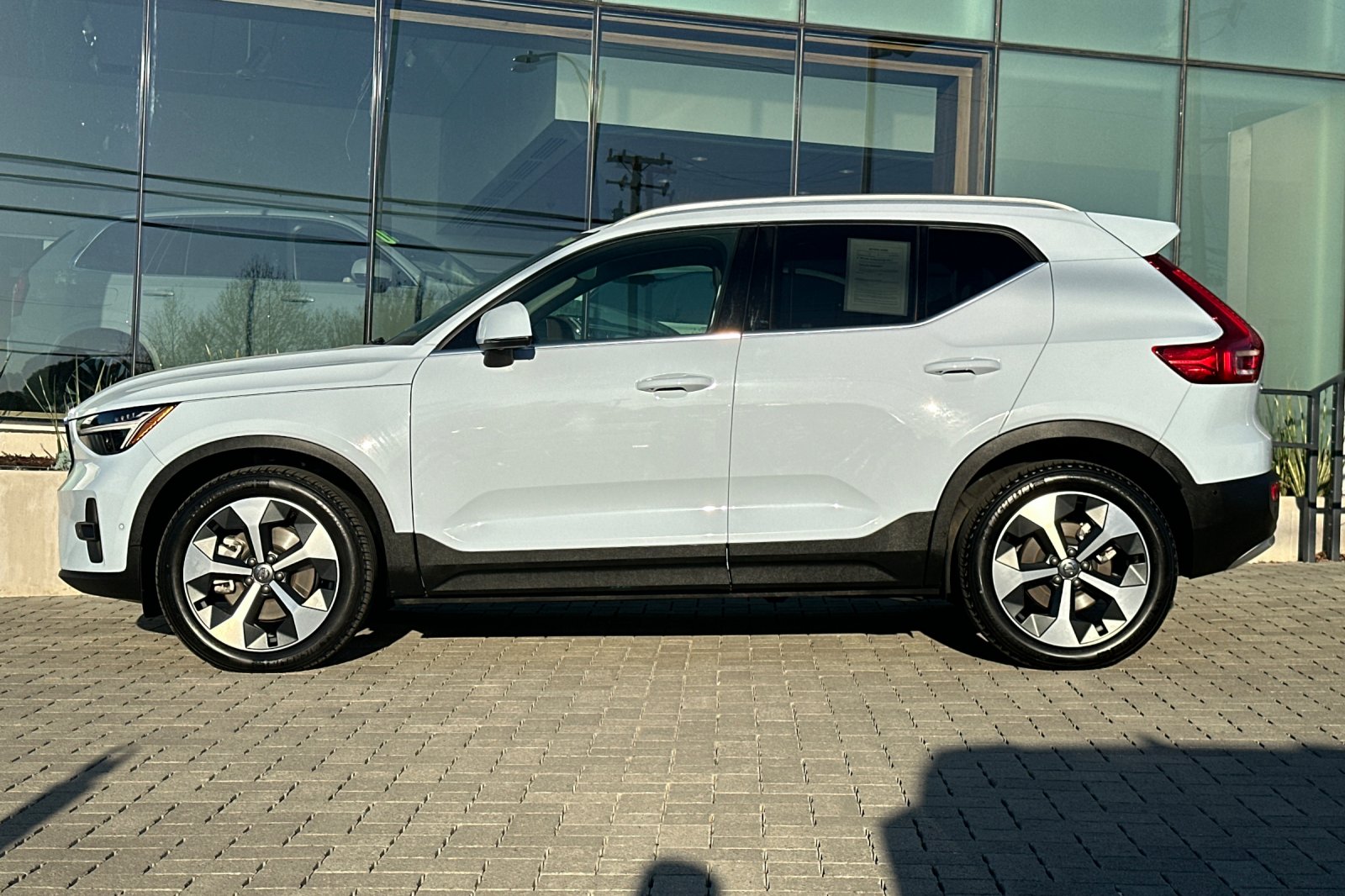 2025 Volvo XC40 B5 Plus Bright Theme photo 6
