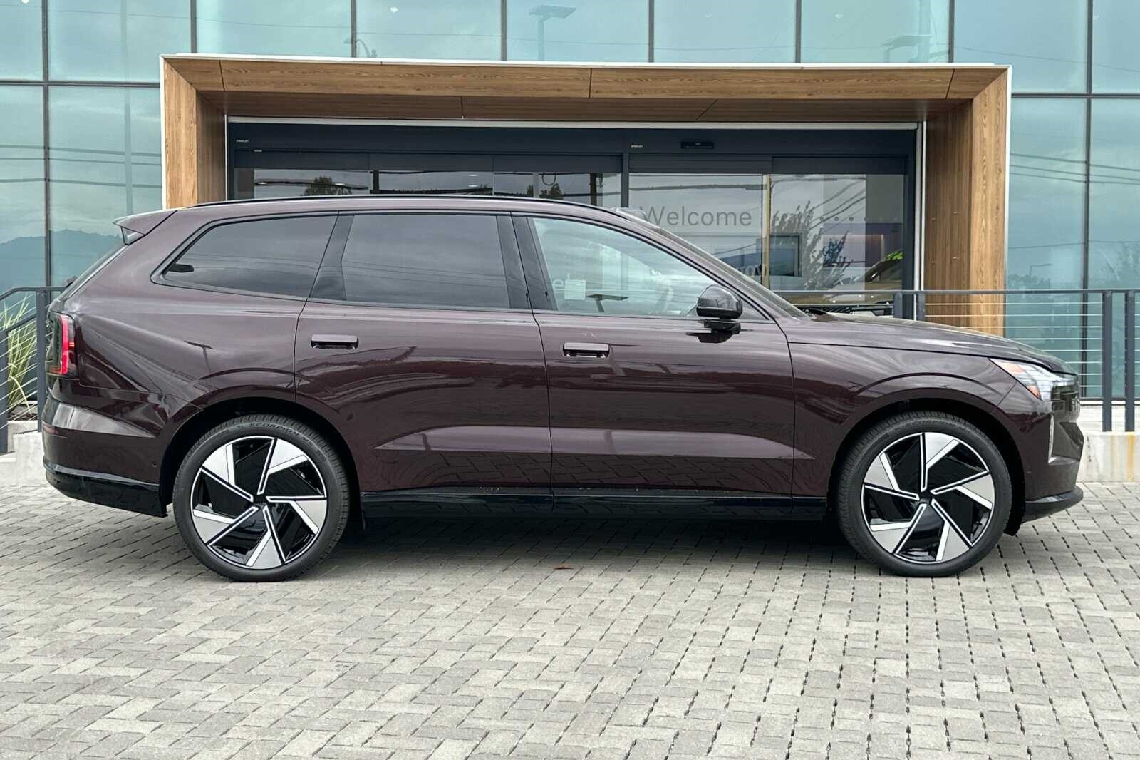 2025 Volvo EX90 Twin Motor Performance Ultra photo 3