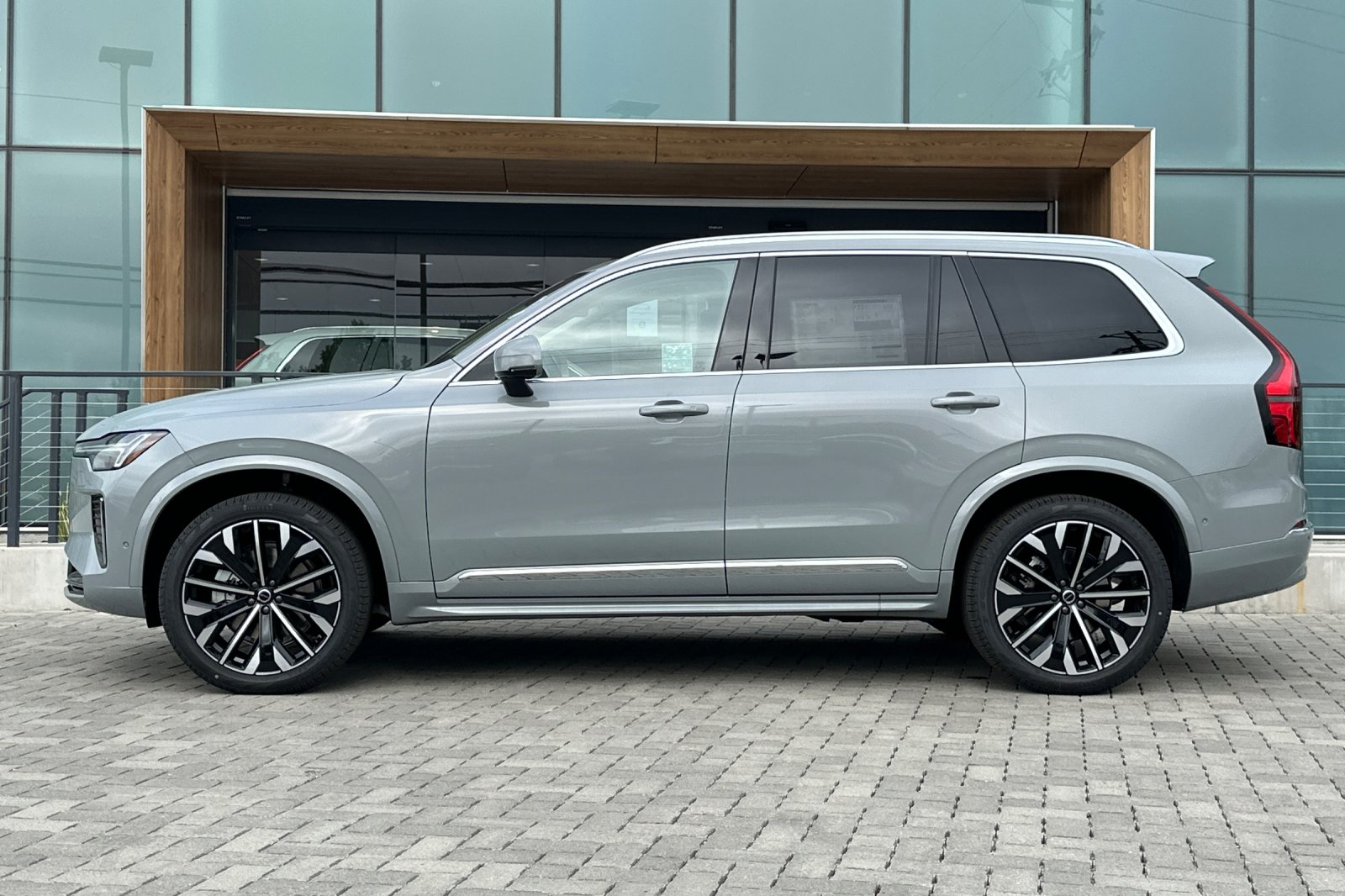 2025 Volvo XC90 Plus - Photo 7