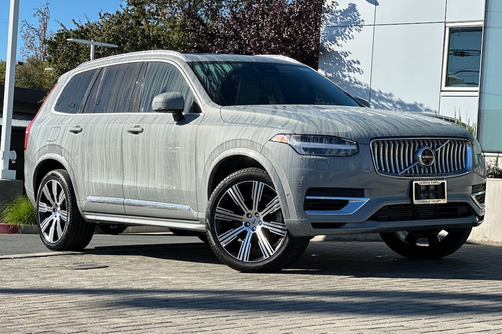 2025 Volvo XC90 T8 photo 2