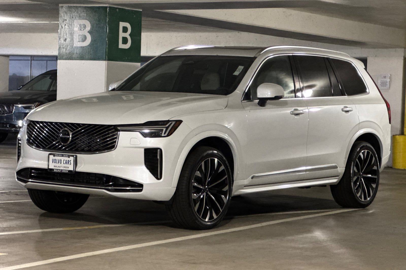 2025 Volvo XC90 B6 (2025.5) Core photo 3