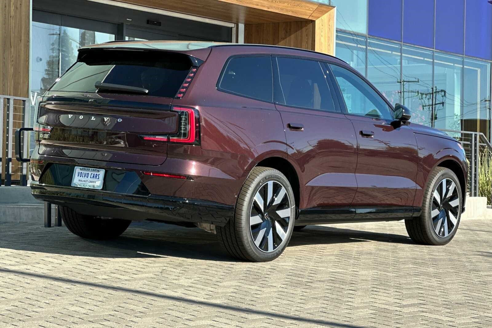 2025 Volvo EX90 Twin Motor Plus photo 4