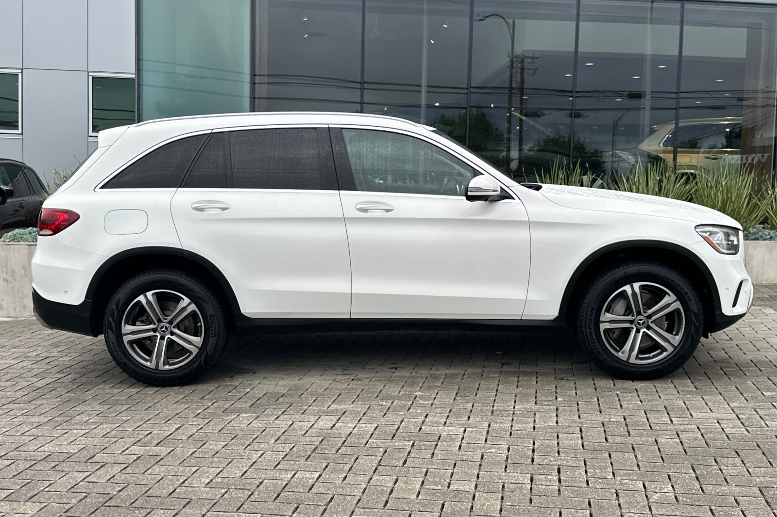 2021 Mercedes-Benz GLC 300 4MATIC photo 2