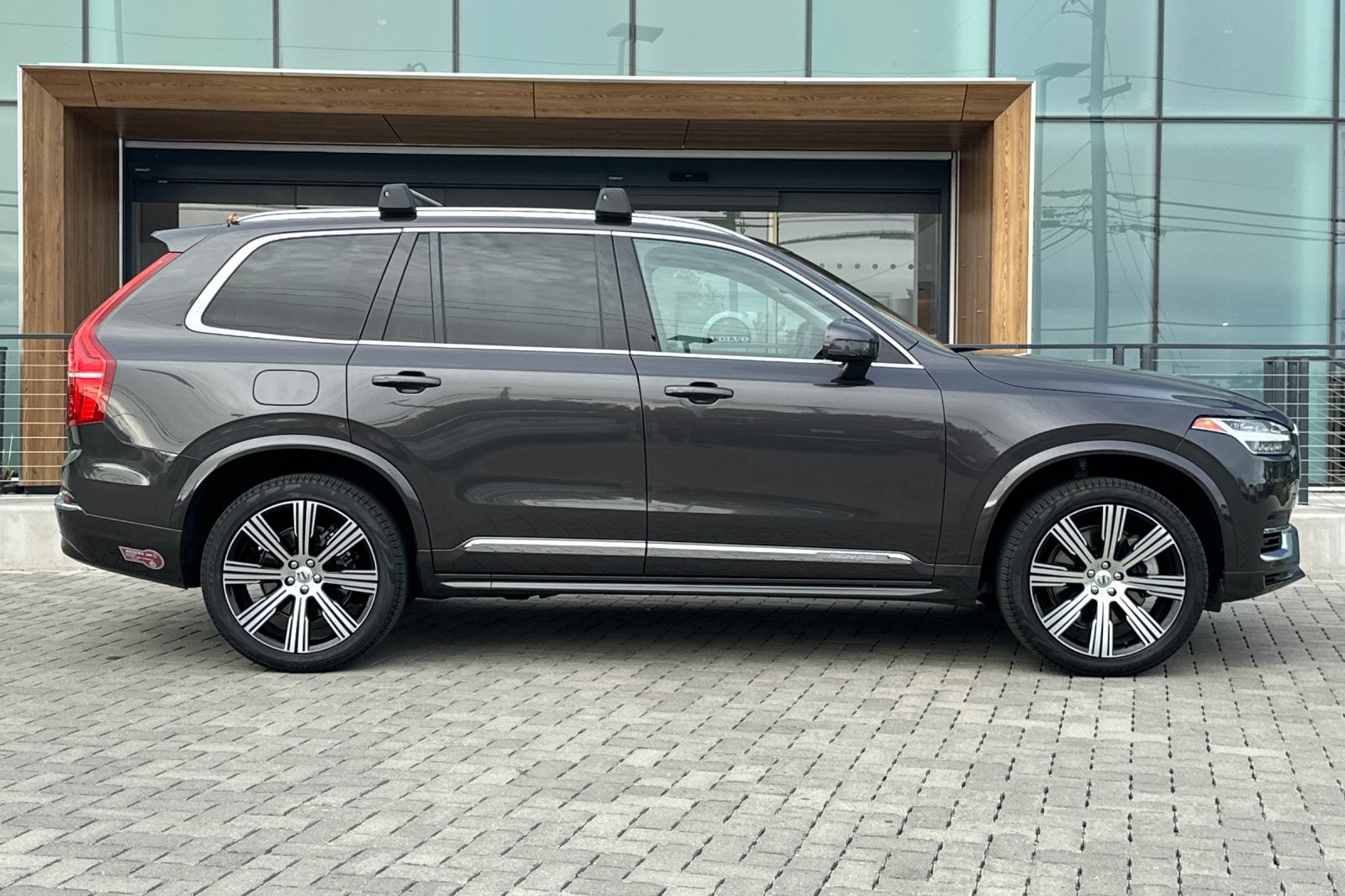 2024 Volvo XC90 plug-in hybrid T8 Core Bright photo 2