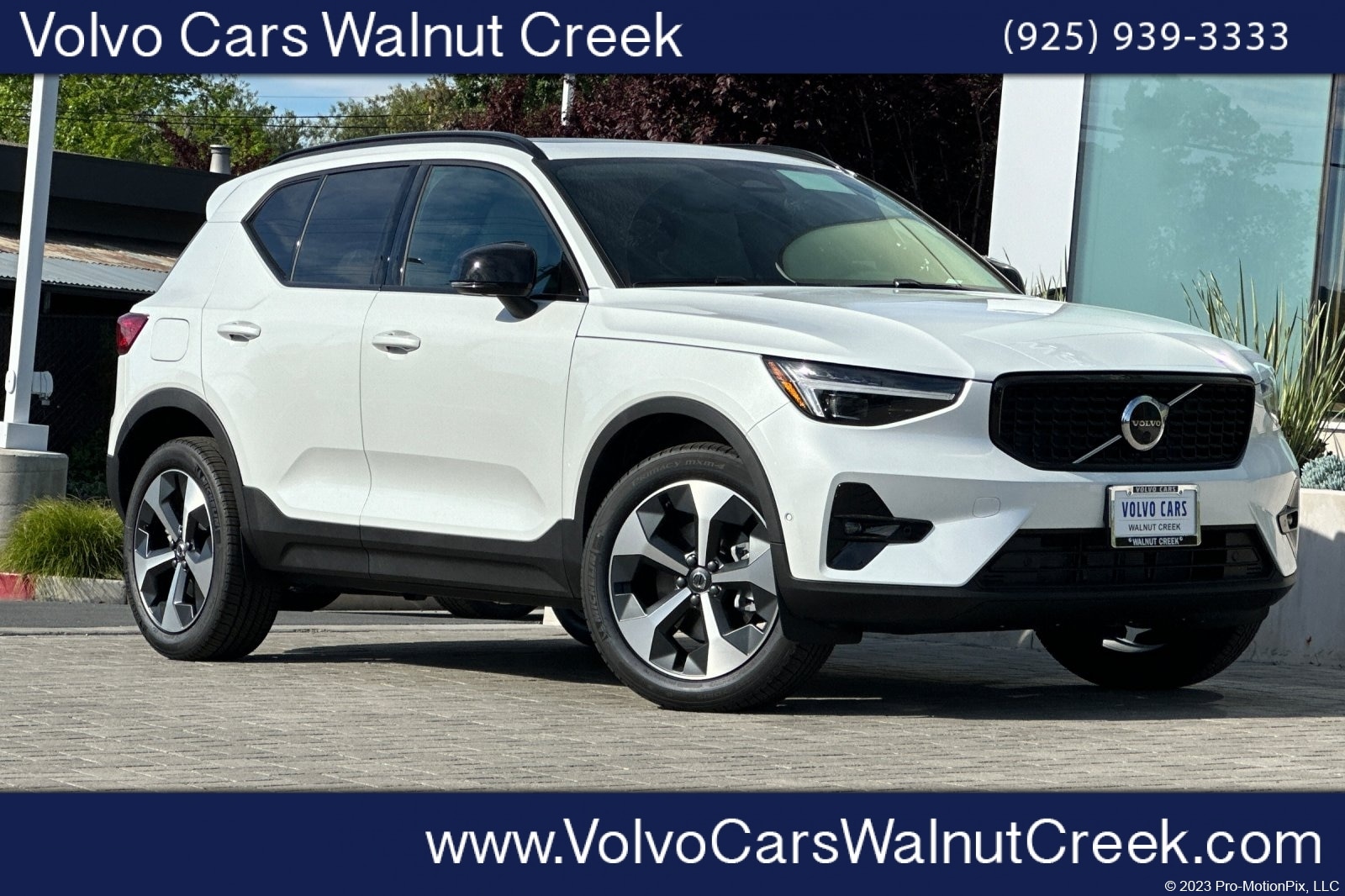2026 Volvo XC40 B5 Plus Dark AWD's photo