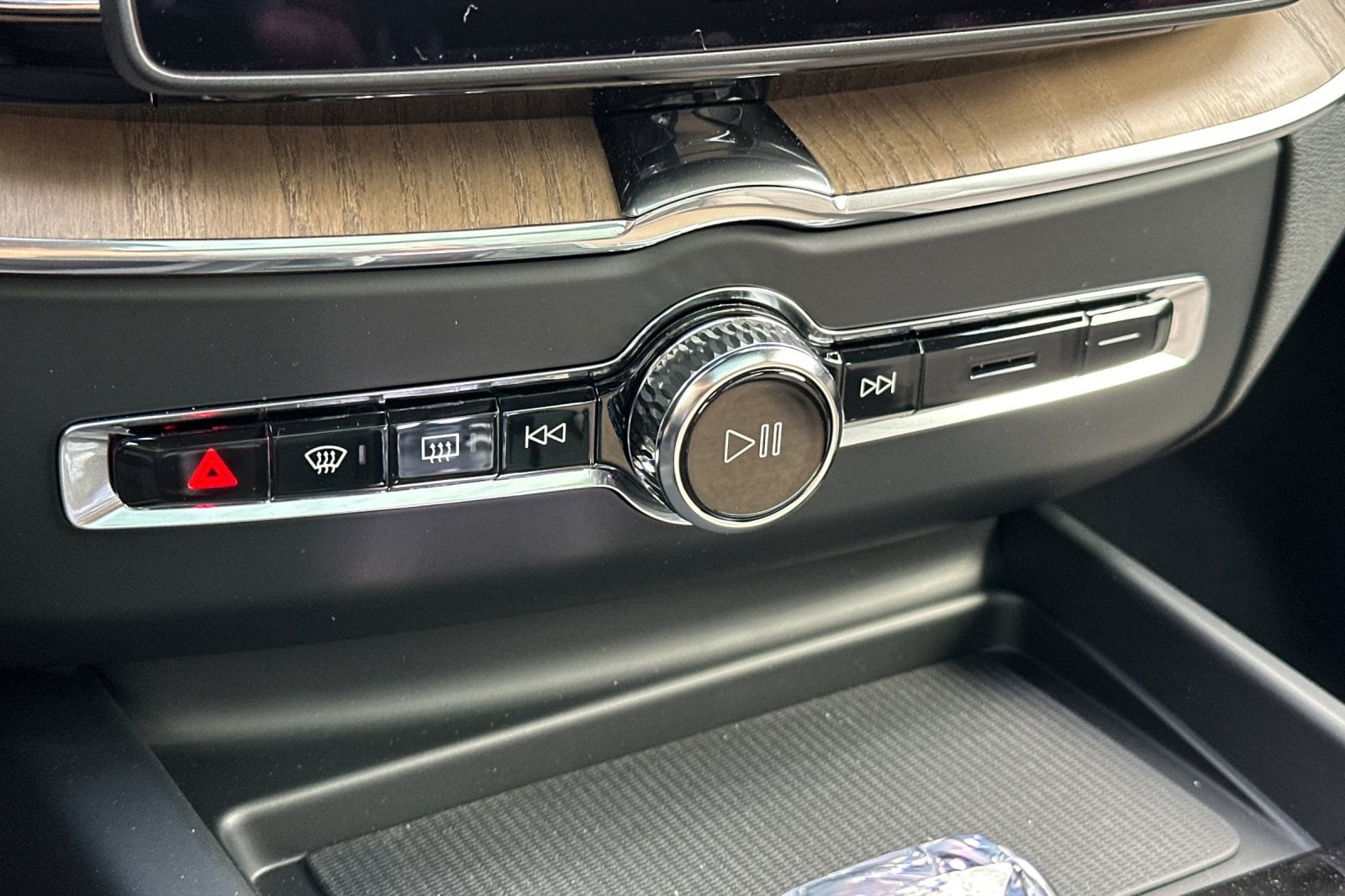 2026 Volvo XC60 Plus - Photo 20