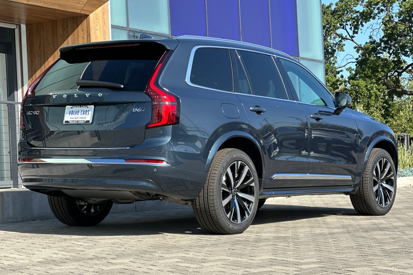 2025 Volvo XC90 Core photo 4