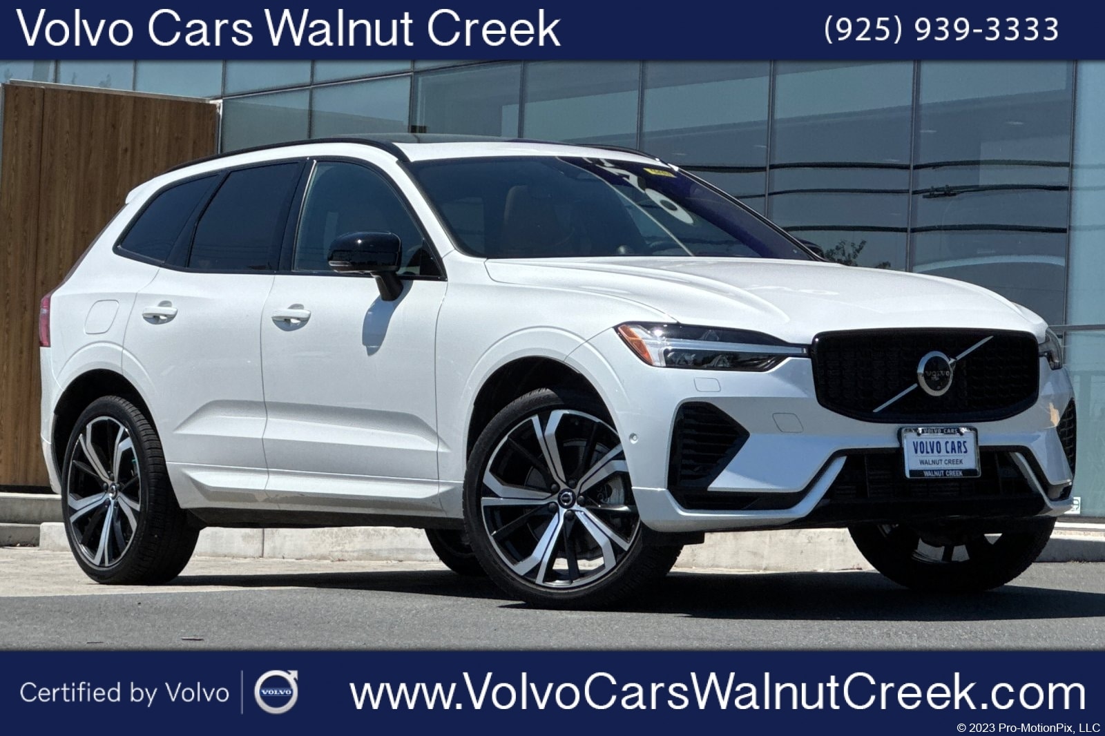 2024 Volvo XC60 T8 Ultimate Dark Theme AWD's photo