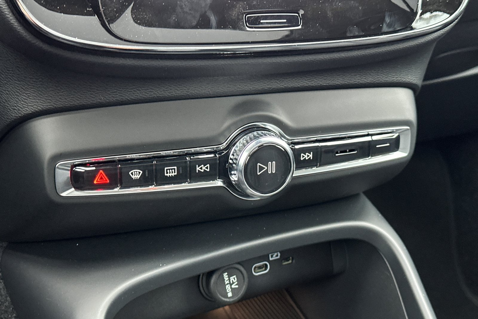 2026 Volvo XC40 Core - Photo 21