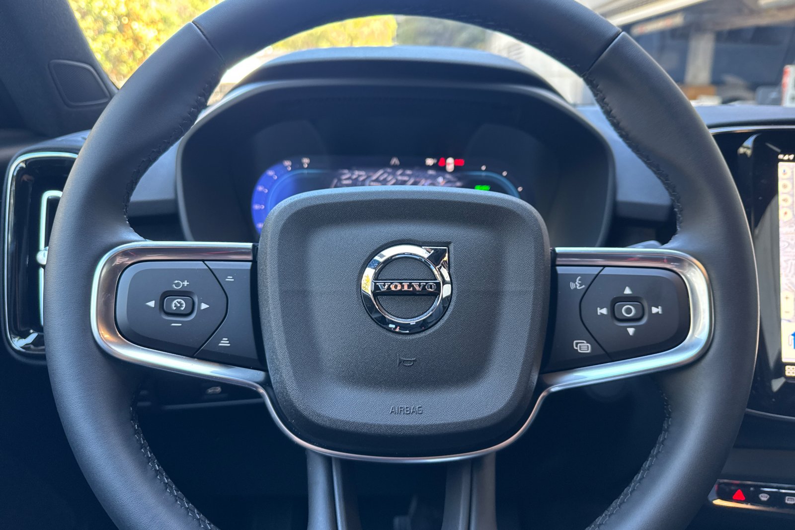 2025 Volvo EX40 Core - Photo 21