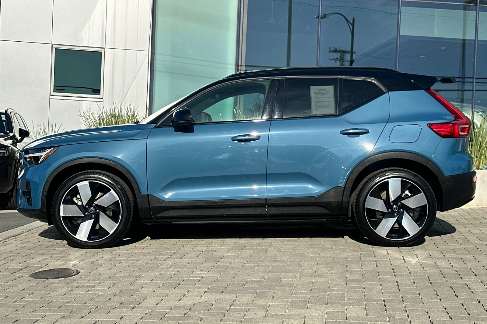 2023 Volvo XC40 Recharge Pure Electric Ultimate photo 6