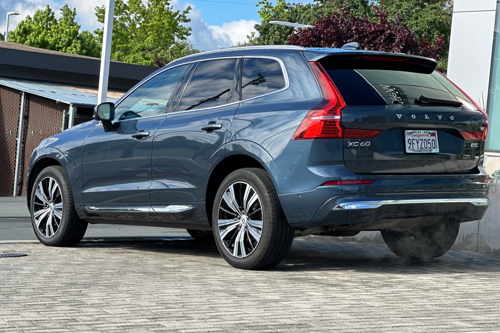 2023 Volvo XC60 B5 AWD Ultimate Bright photo 5