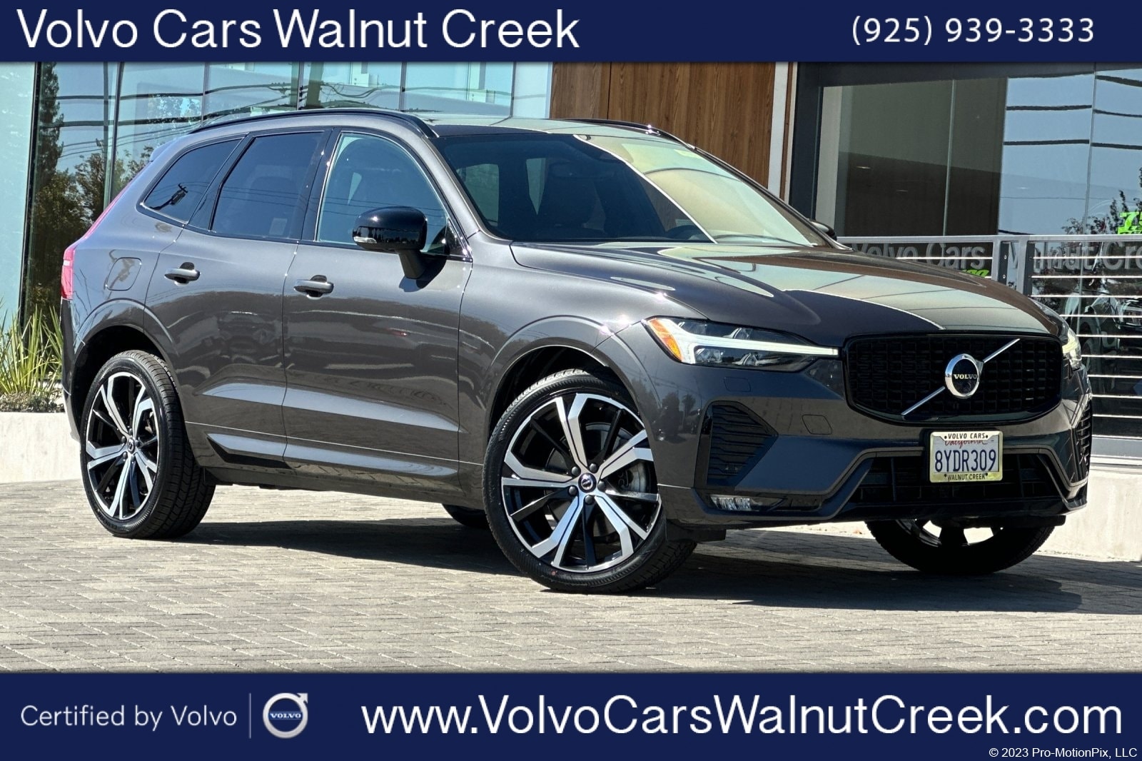 2022 Volvo XC60 R-Design's photo