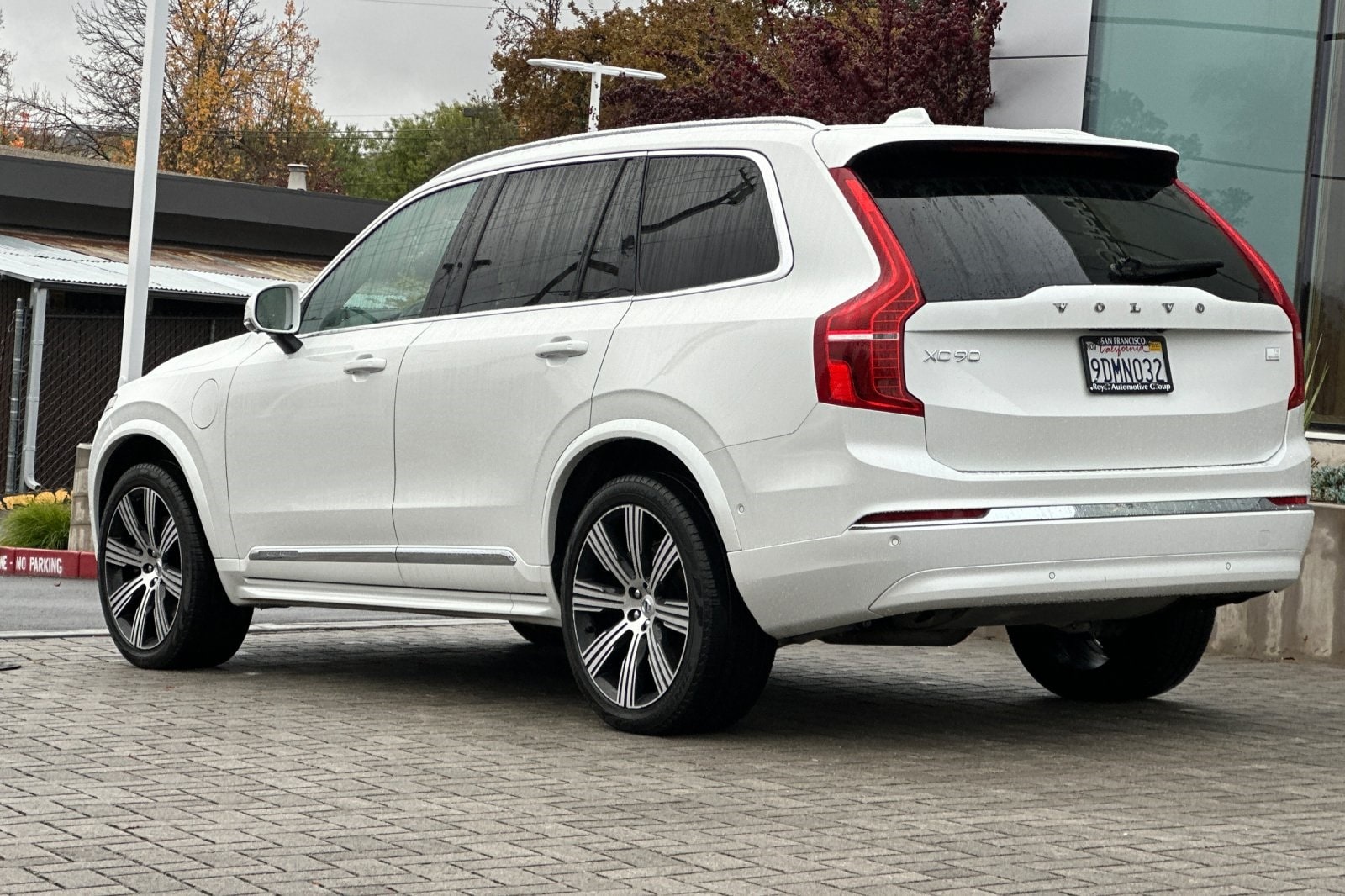 2023 Volvo XC90 Recharge Plug-In Hybrid Ultimate 6-Seater photo 5