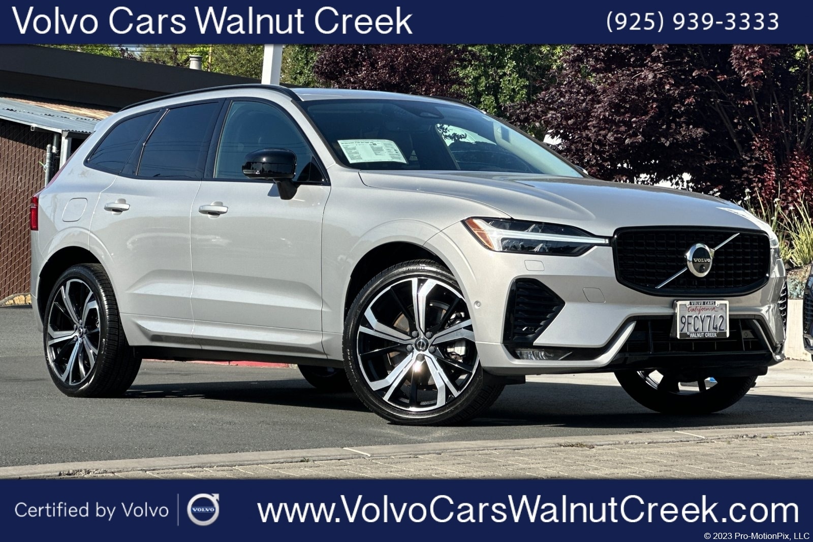 2023 Volvo XC60 B6 Ultimate Dark Theme AWD's photo
