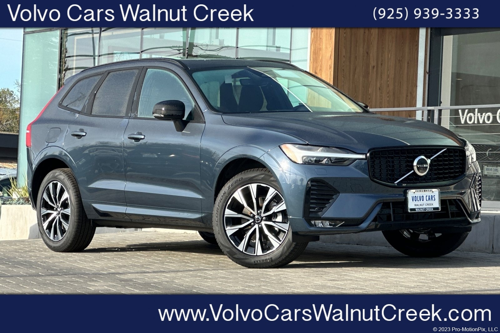 2025 Volvo XC60 Core's photo