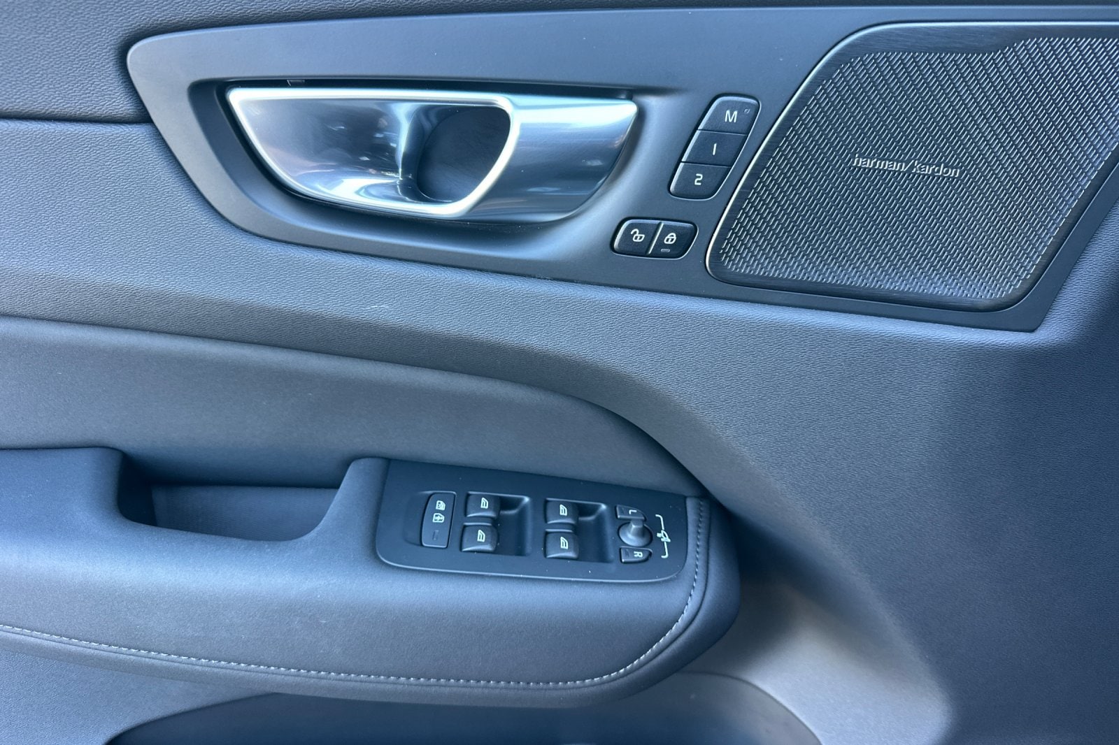 2026 Volvo XC60 Plus - Photo 11