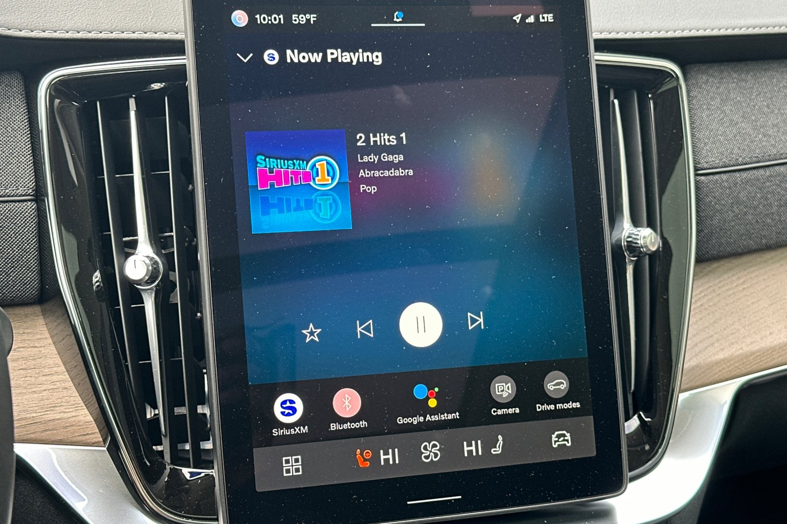 2025 Volvo XC90 Plus - Photo 17