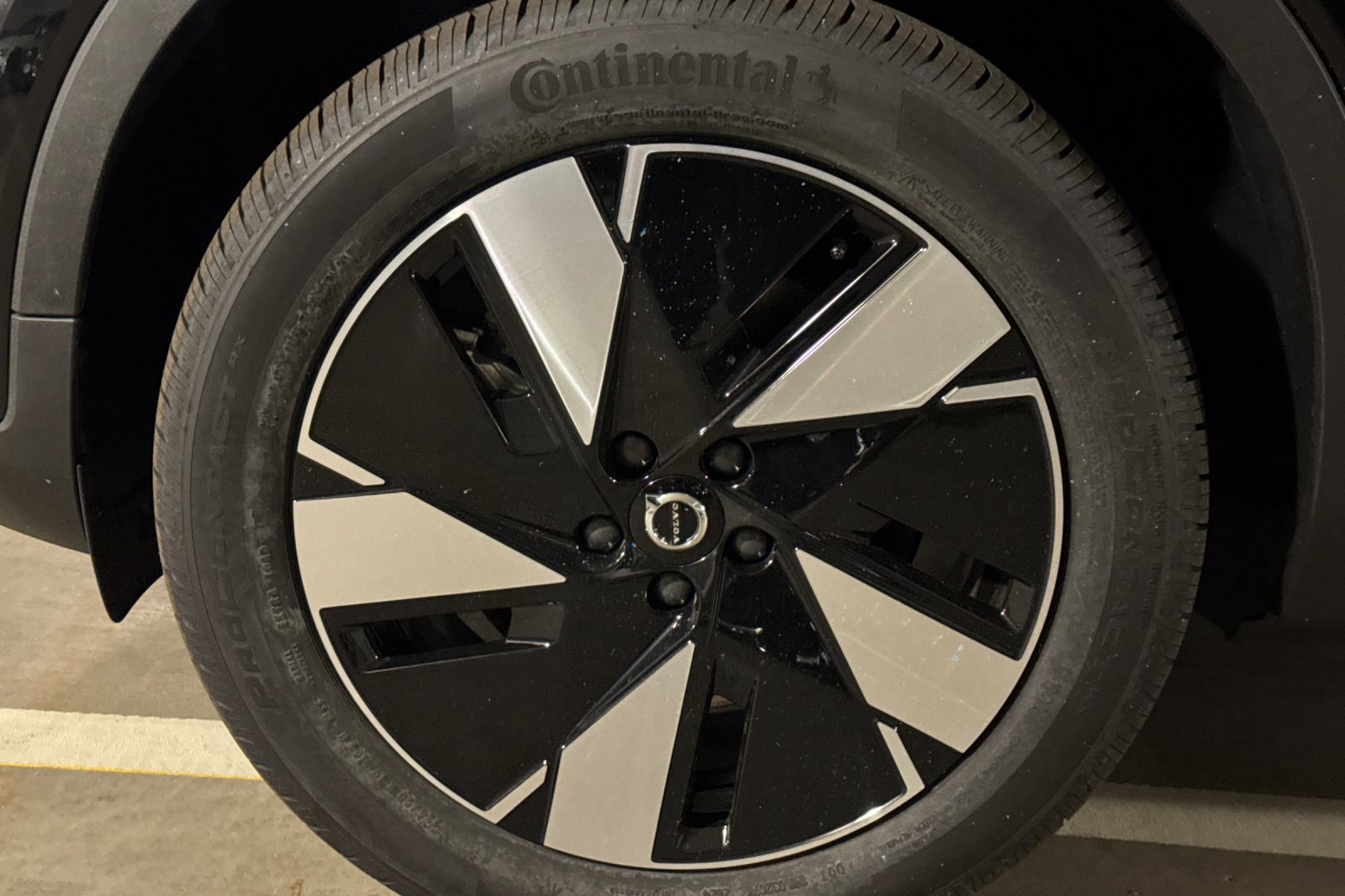 2025 Volvo EX40 Core - Photo 23