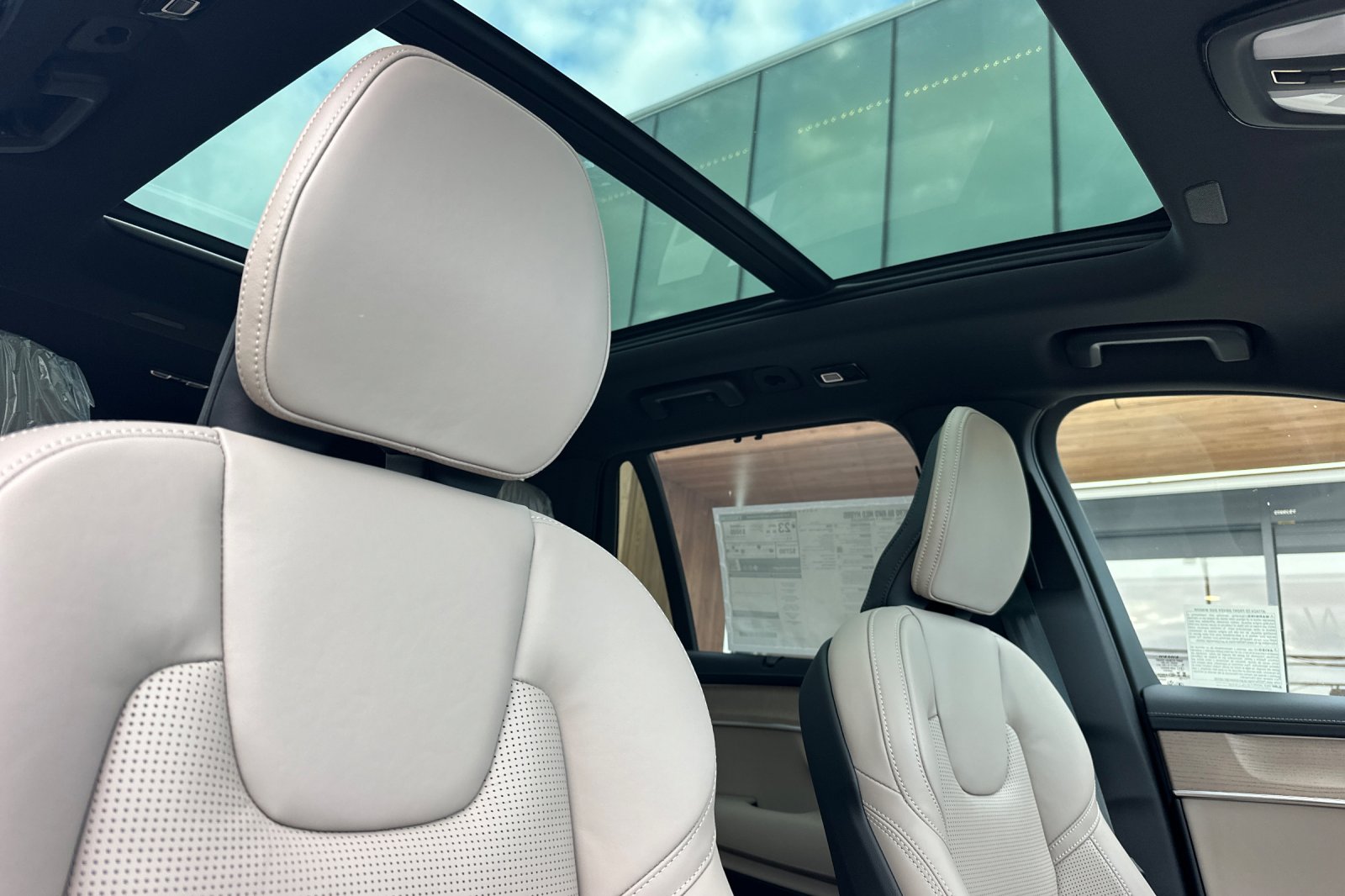 2026 Volvo XC90 Ultra - Photo 16