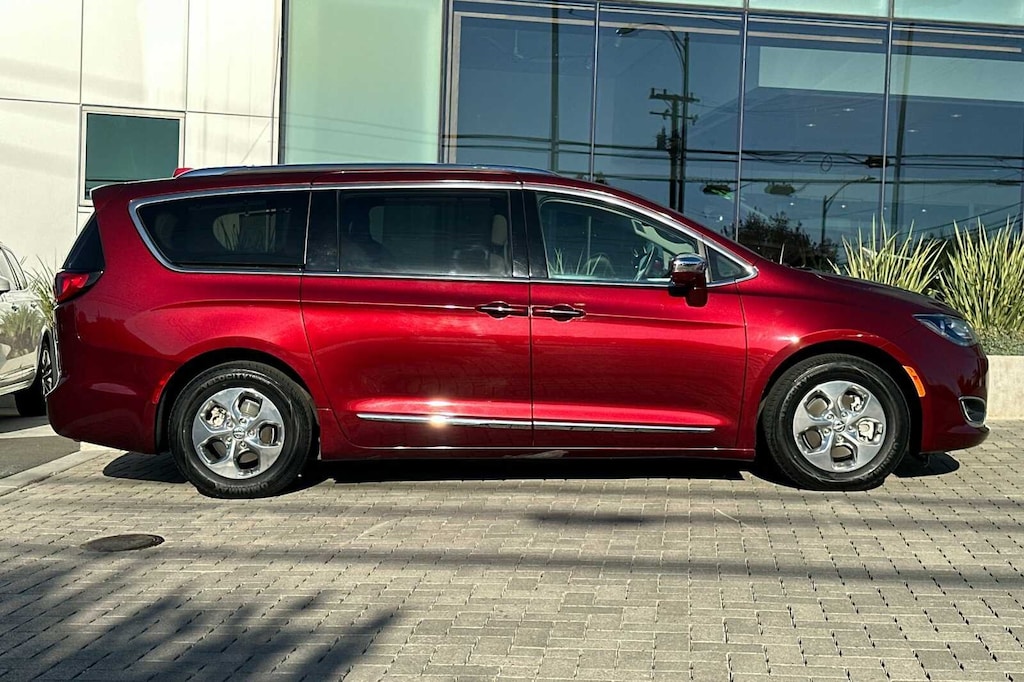 Used 2018 Chrysler Pacifica Hybrid Limited Van Passenger Van