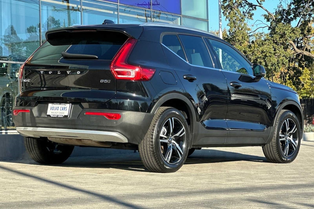 Certified 2025 Volvo XC40 B5 Core Bright Theme SUV