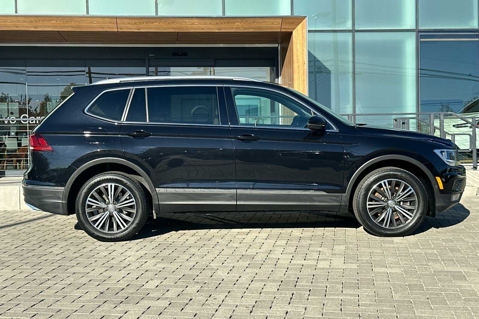 2018 Volkswagen Tiguan SEL photo 3