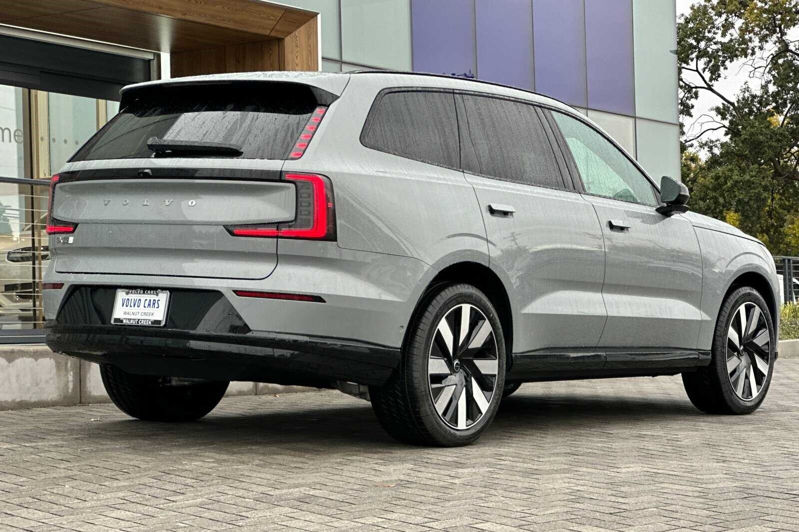 2025 Volvo EX90 Twin Motor Performance Plus photo 4