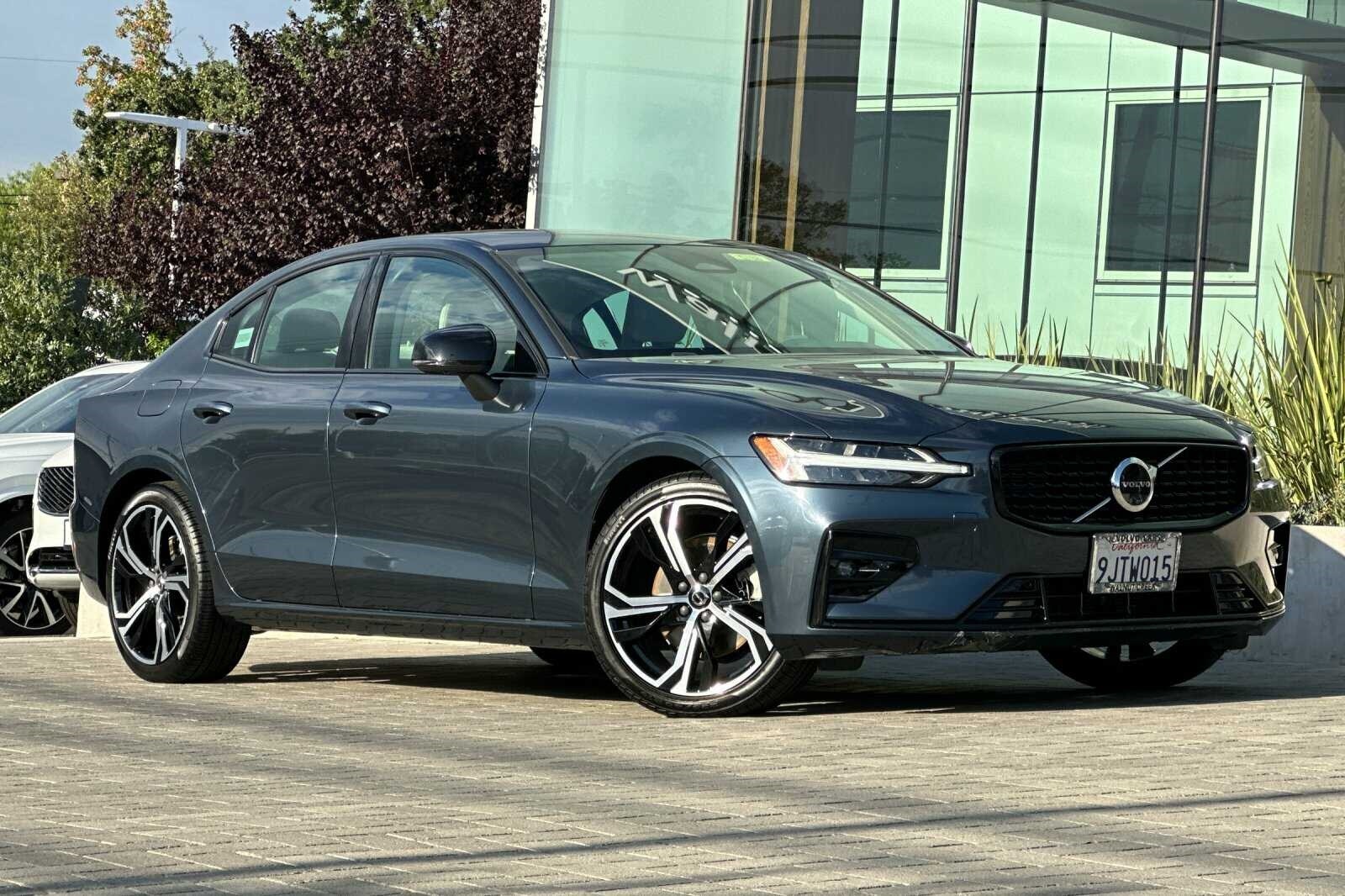 2024 Volvo S60 B5 Ultimate photo 2