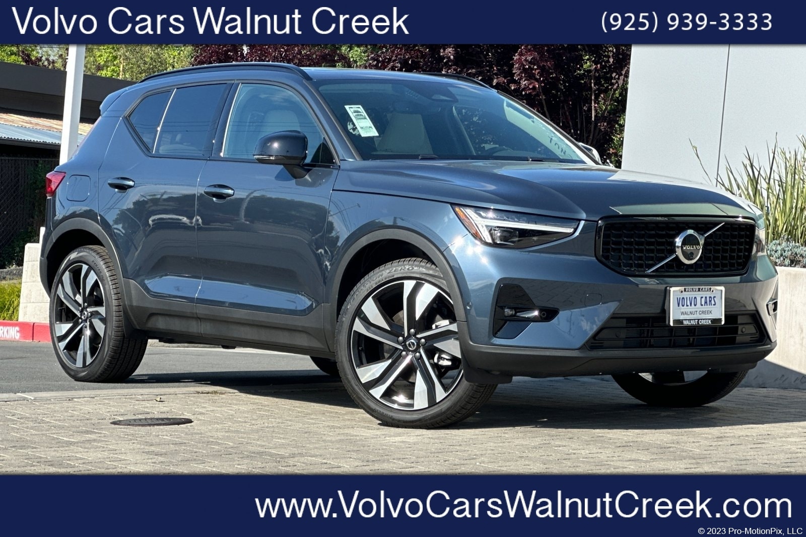 2026 Volvo XC40 B5 Ultra Dark AWD's photo