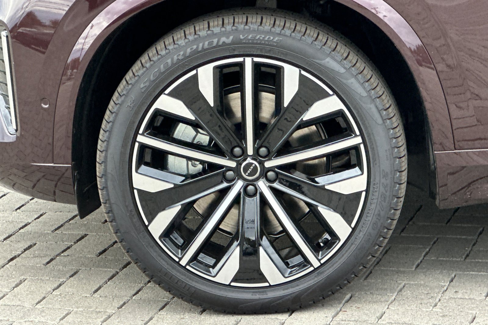 2026 Volvo XC90 Plus - Photo 25