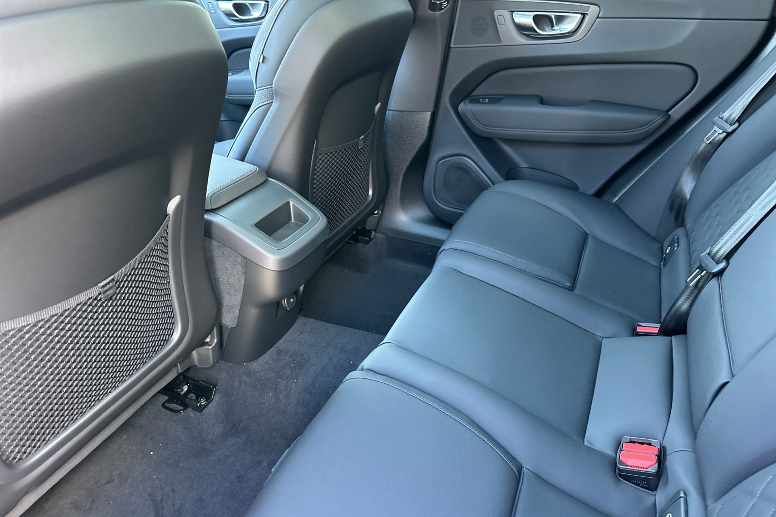 2026 Volvo XC60 Plus - Photo 12