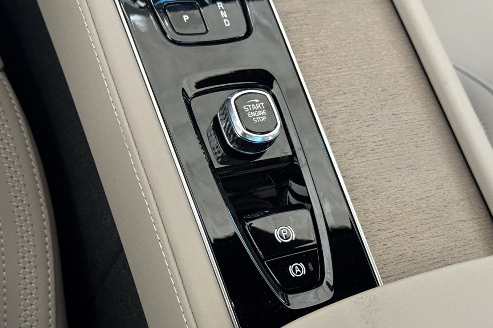 2025 Volvo XC90 Core - Photo 22