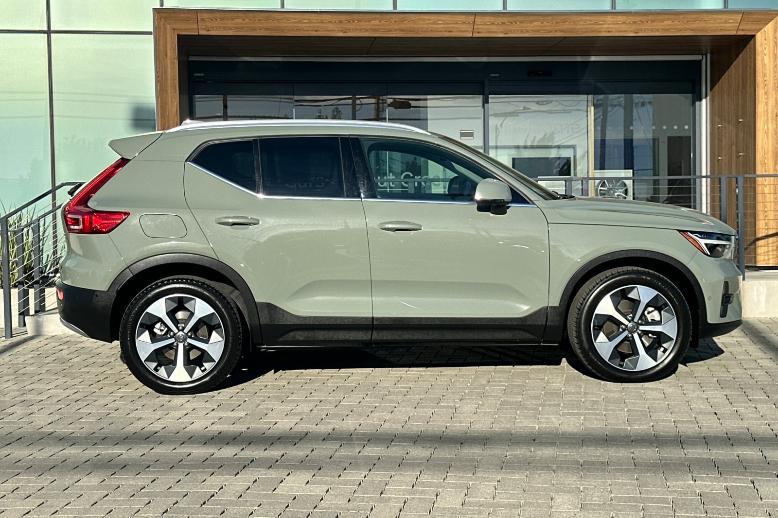 2025 Volvo XC40 B5 Plus Bright Theme photo 2