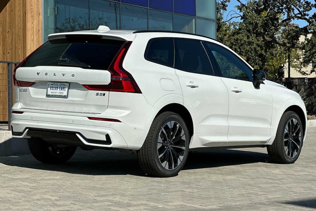 New 2026 Volvo XC60 B5 Plus SUV