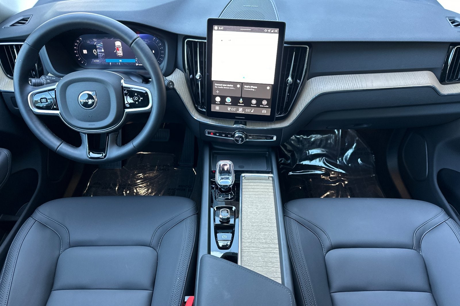 2026 Volvo XC60 Plus - Photo 13